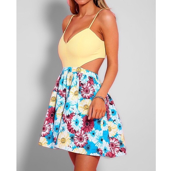 Yellow Blue Floral Mini Dress 🌺☀️🦋 - Picture 3 of 8